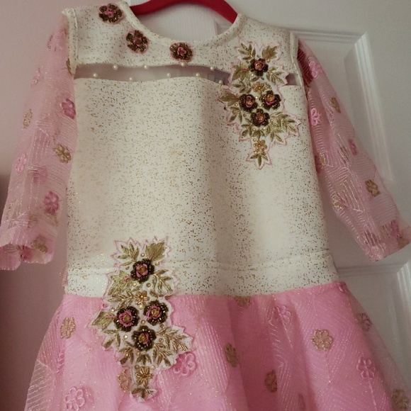 Kids gown - Picture 2 of 5